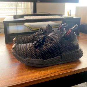 Adidas NMD R1 STLT Running Sneaker Mens 10.5 Triple Black
Primeknit Boost Shoe